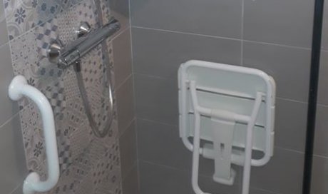 Installation d'une douche pour les personnes à mobilité réduite à Trézioux - Bonnefont Marchat