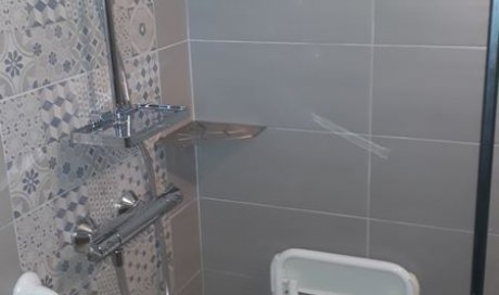 Installation d'une douche pour les personnes à mobilité réduite à Trézioux - Bonnefont Marchat